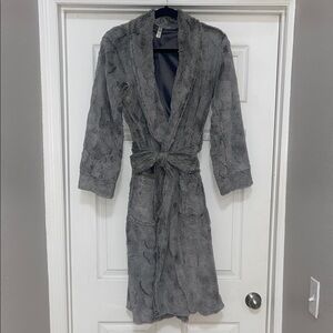 Gilligan & O'Malley Grey Faux Fur Robe